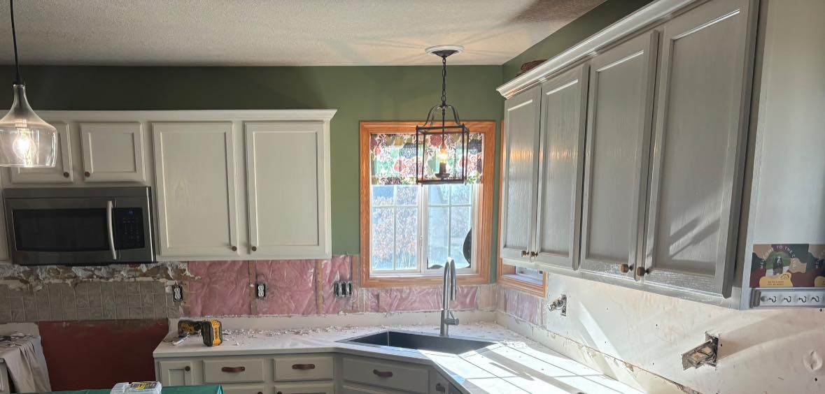 Kitchen backsplash before